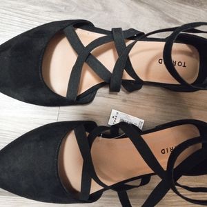 Torrid criss cross black flats NWT